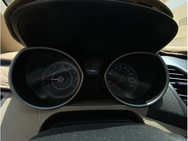Car image 11