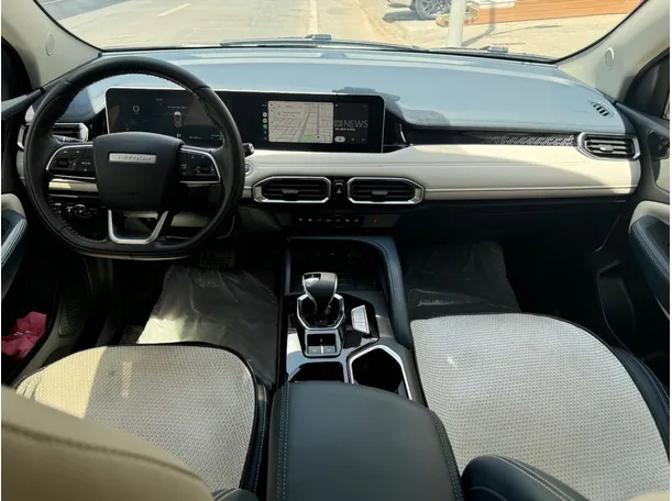 Car image 13