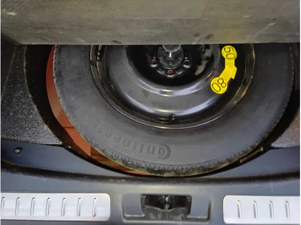 Car image 32