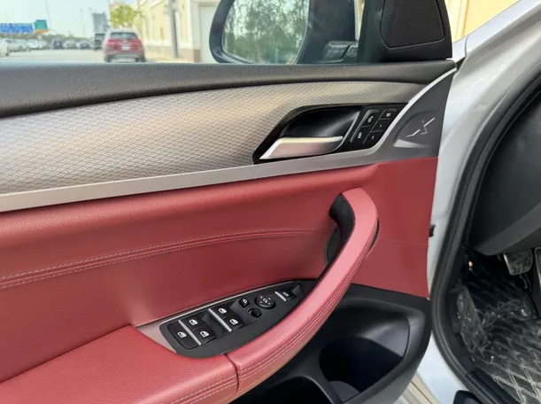 Car image 26
