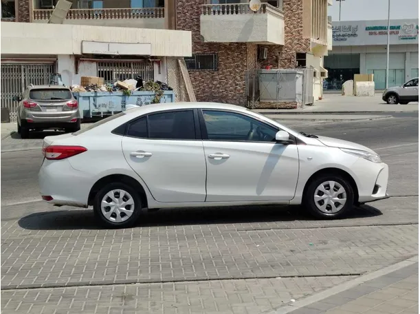 Car image 4