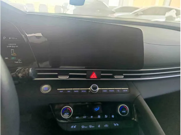 Car image 17