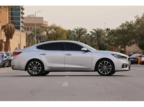 Car image 11