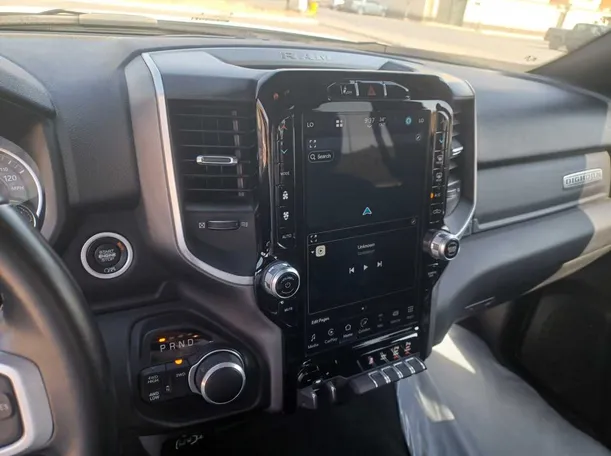 Car image 18