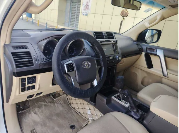 Car image 12