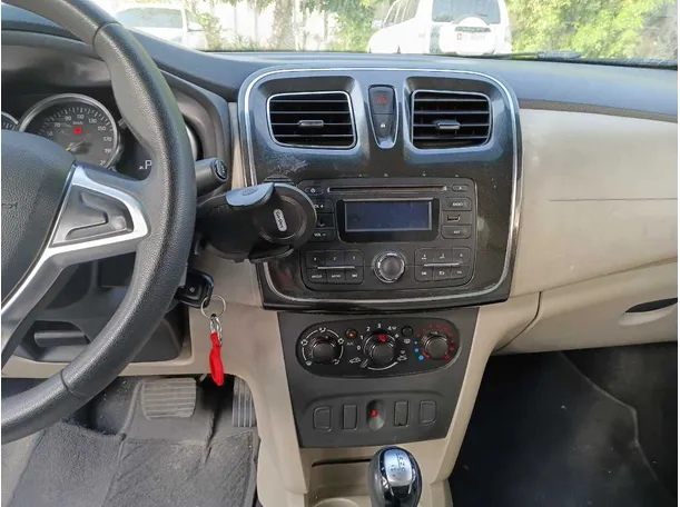 Car image 16