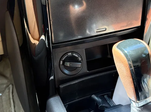 Car image 25