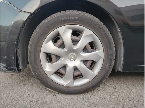 Car image 9