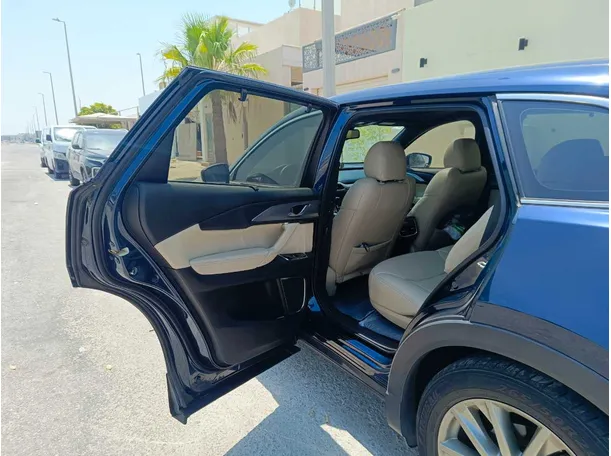 Car image 15