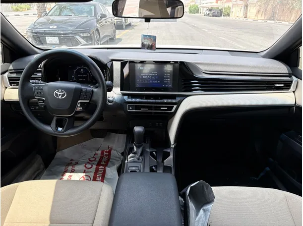 Car image 18