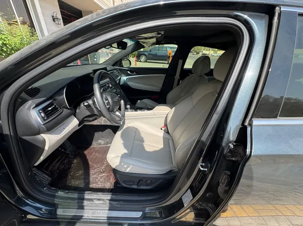 Car image 11