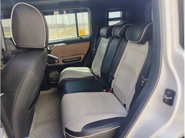 Car image 16