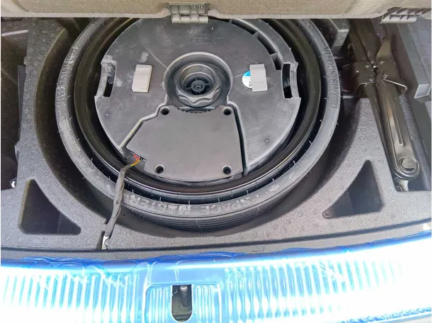 Car image 37