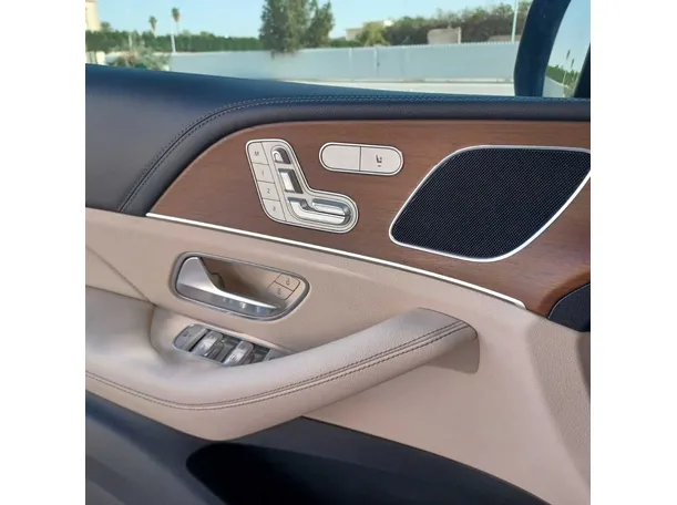 Car image 32