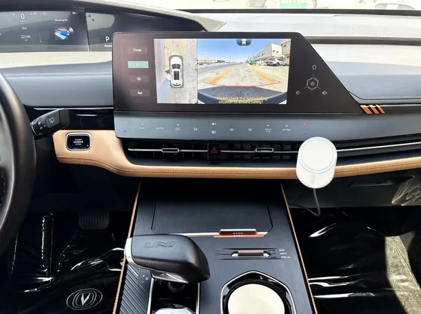 Car image 19