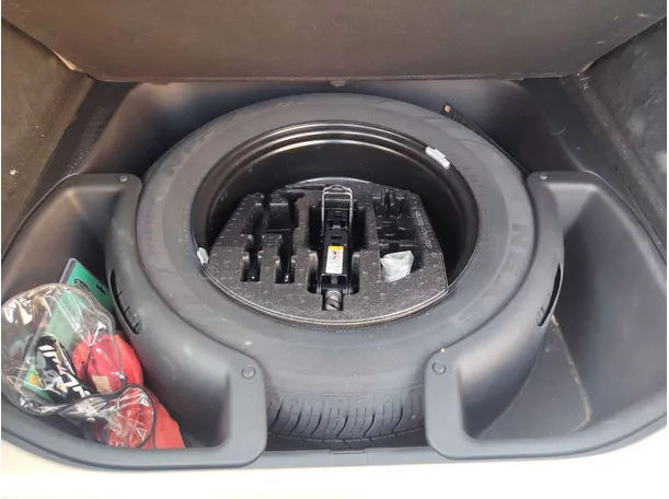 Car image 29