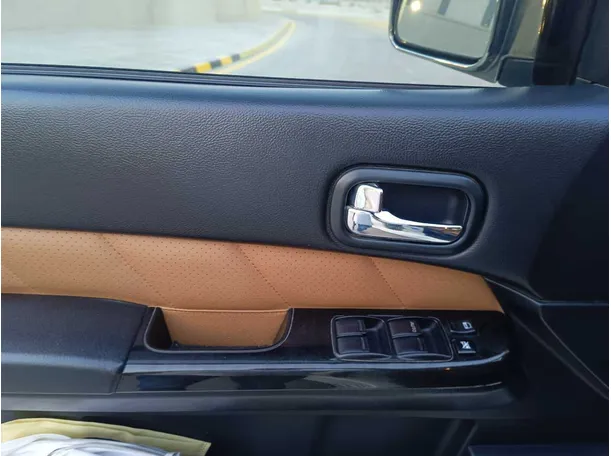 Car image 30