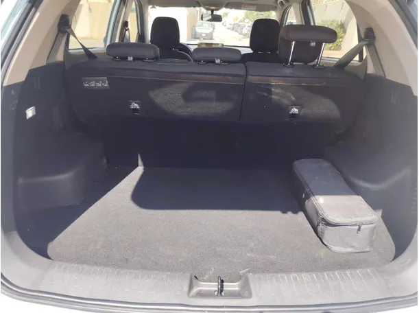 Car image 26