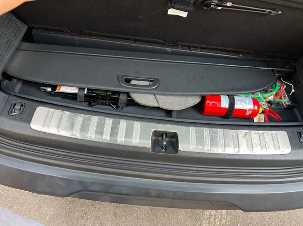 Car image 23