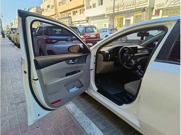 Car image 10