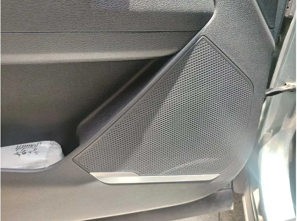 Car image 36