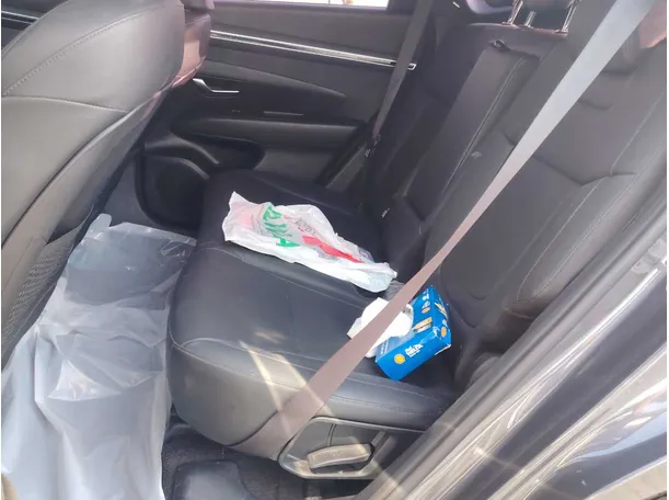 Car image 16