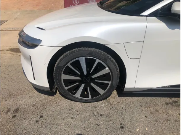 Car image 9