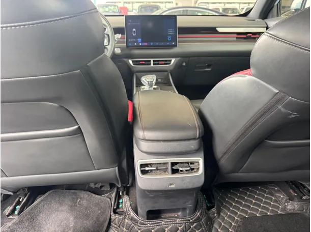Car image 19