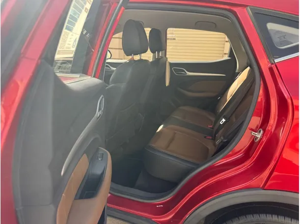 Car image 13