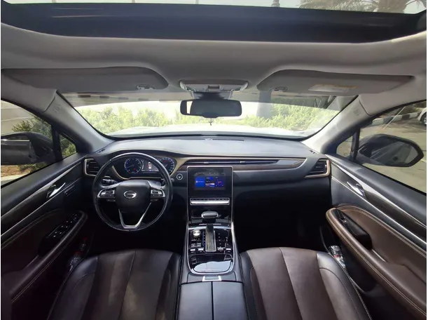 Car image 14