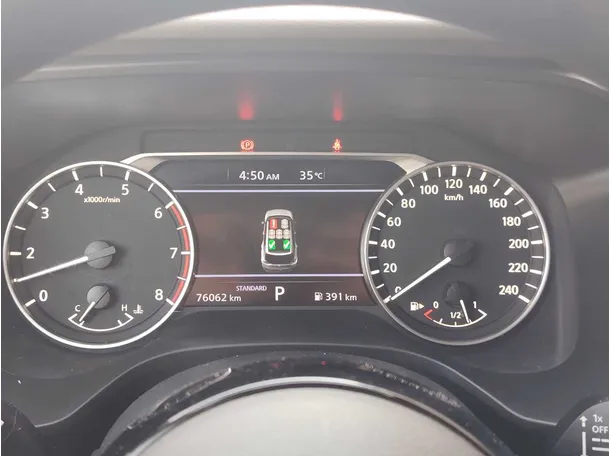 Car image 24