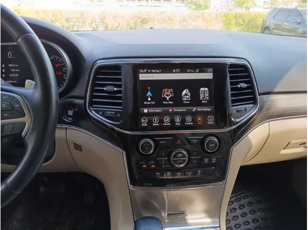Car image 16