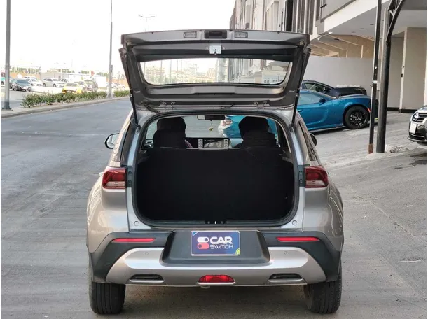 Car image 24