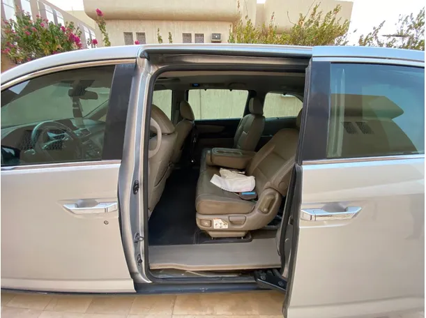 Car image 13