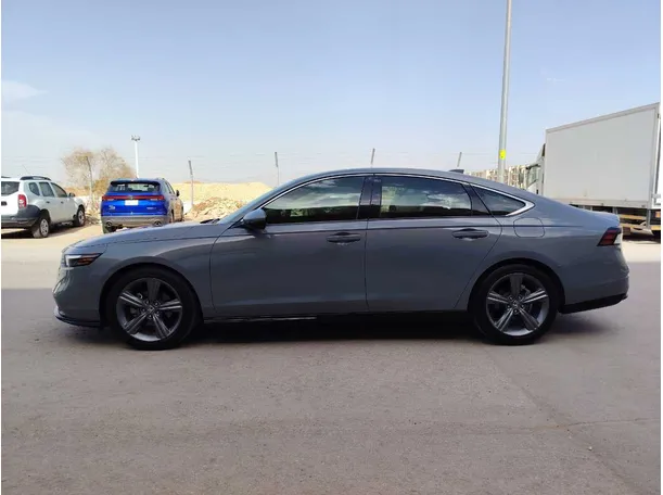 Car image 8
