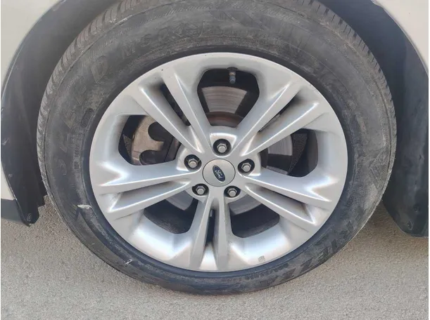 Car image 10