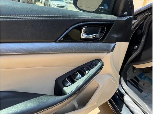 Car image 20