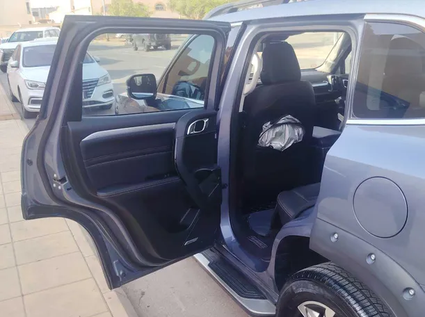Car image 13