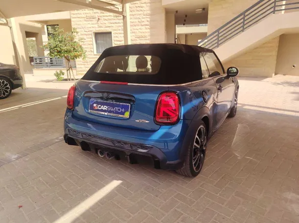 Car image 5