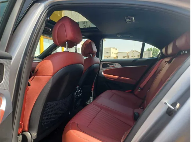 Car image 13