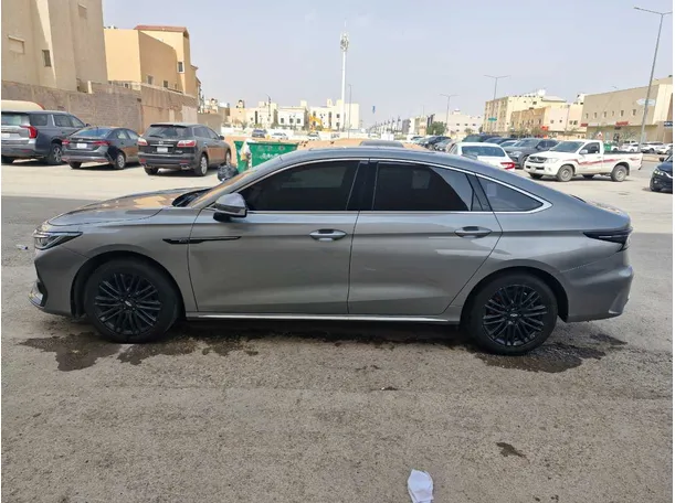 Car image 8
