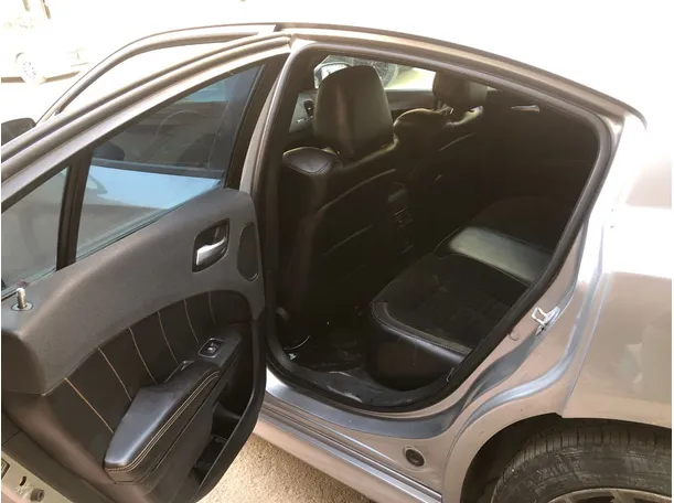 Car image 14