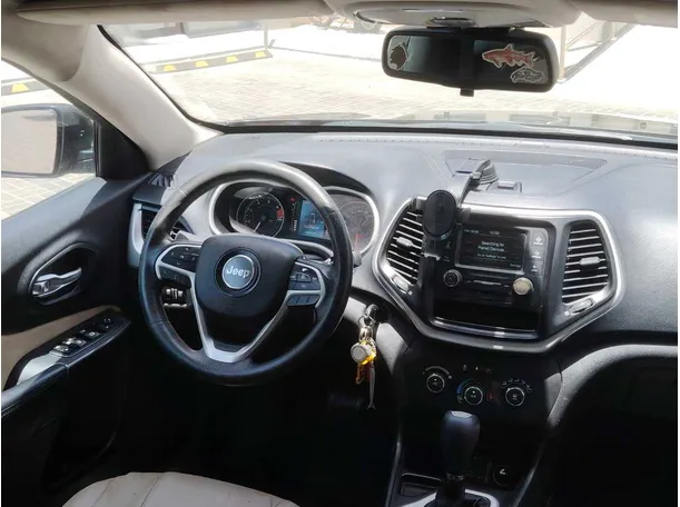 Car image 20