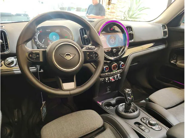 Car image 28