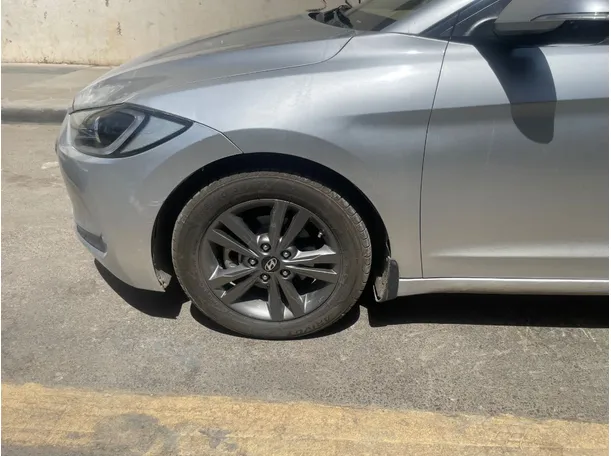 Car image 9