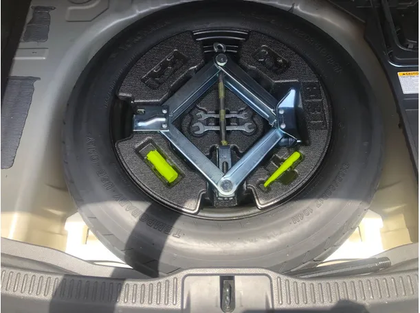 Car image 24