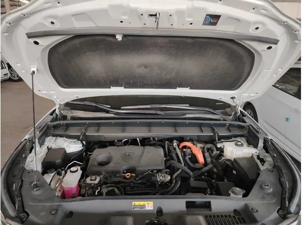 Car image 32
