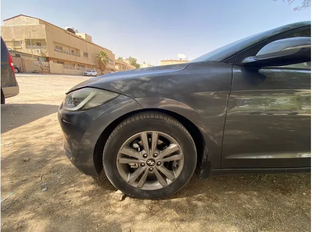 Car image 9