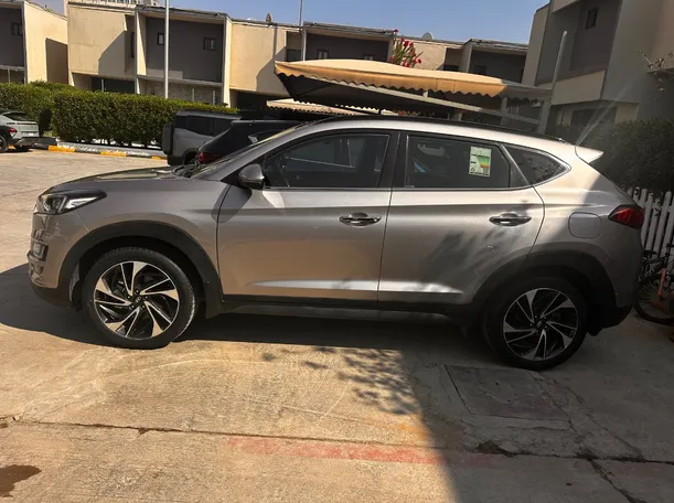 Car image 8