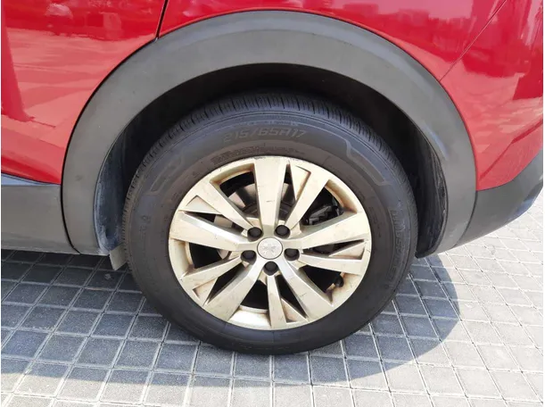 Car image 9